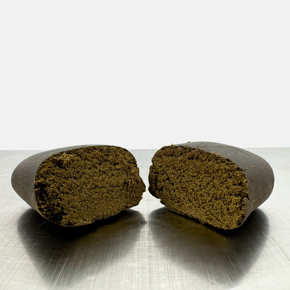 Morceau d'un CBD Olive coupé en deux